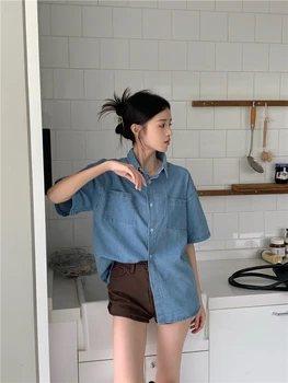 2023 Нова лятна проста корейската мода с двоен джоб, класически свободни универсални женски ризи от тънък деним с къс ръкав, потници Z398